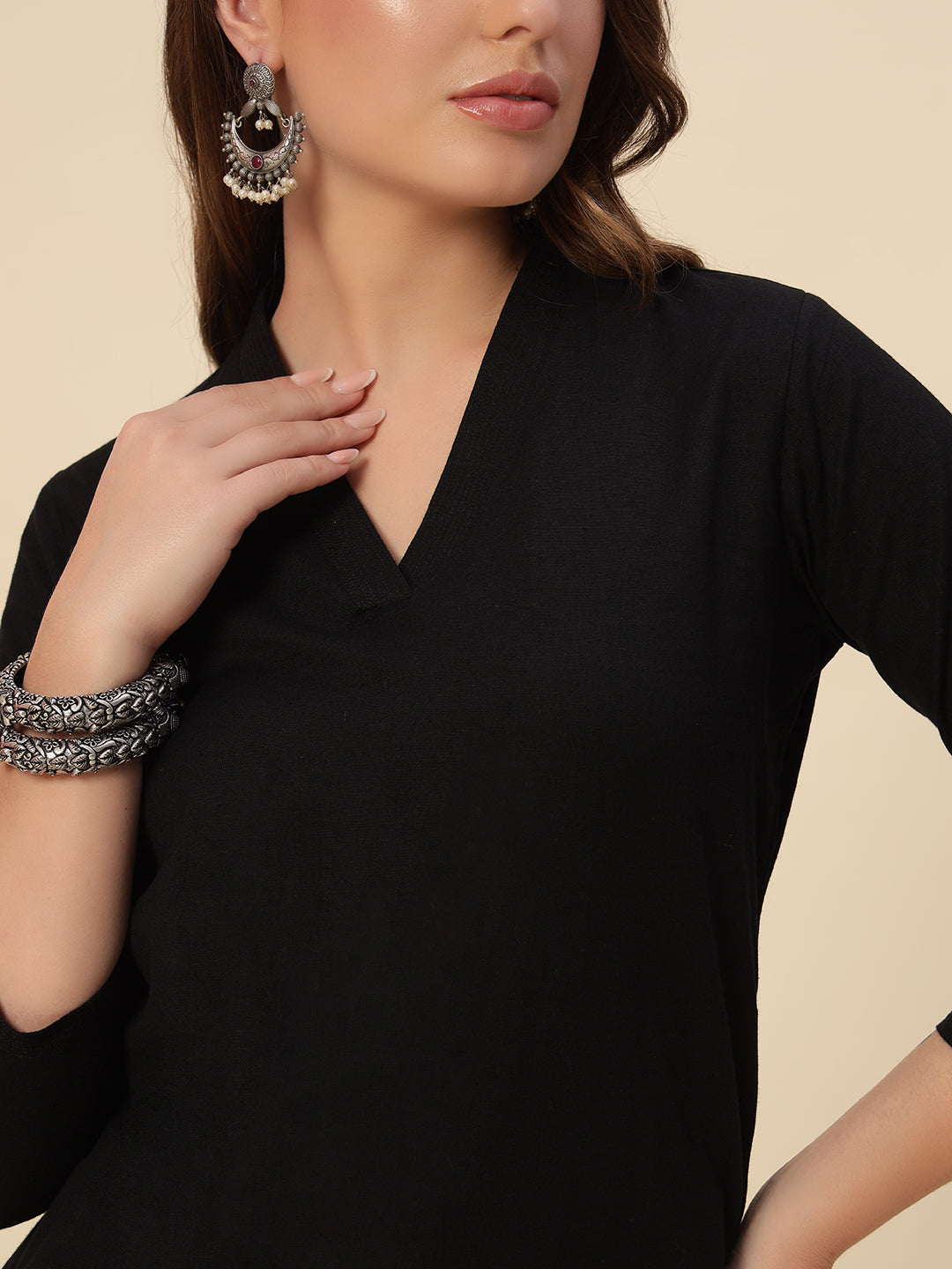 Thread Plus Cotton Flax Set Straight Kurti With Pant In Black Color For Women