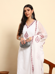 Thread Plus Slub Cotton Hand Block Kurti Set Of 3 Without Sleeves With Malmal Dupatta Off White